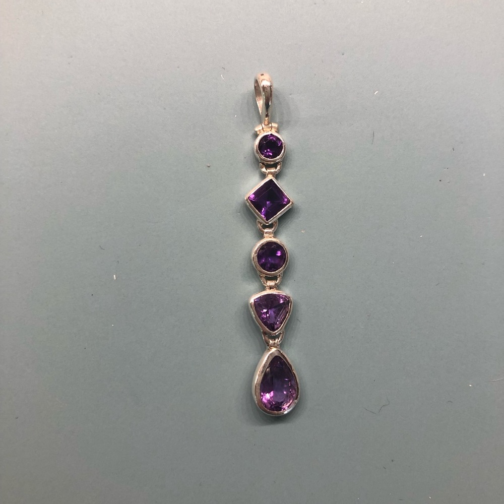 Sterling Silver and Amesthyst drop pendant.
